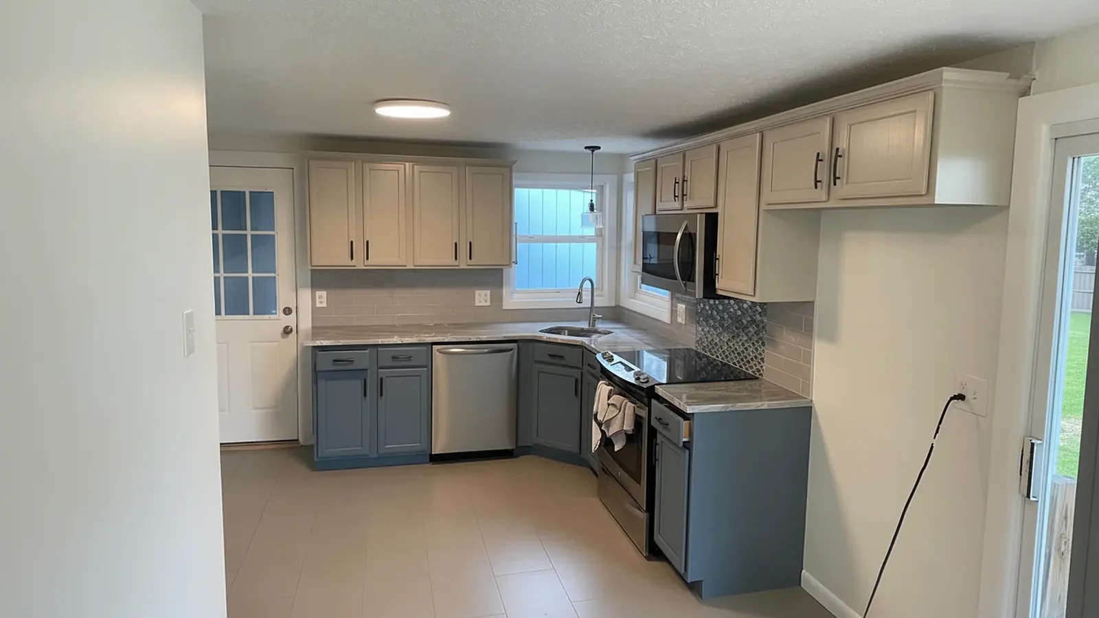 Kitchen with two-tone painted cabinets